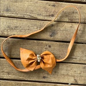 Faux leather bow skull belt